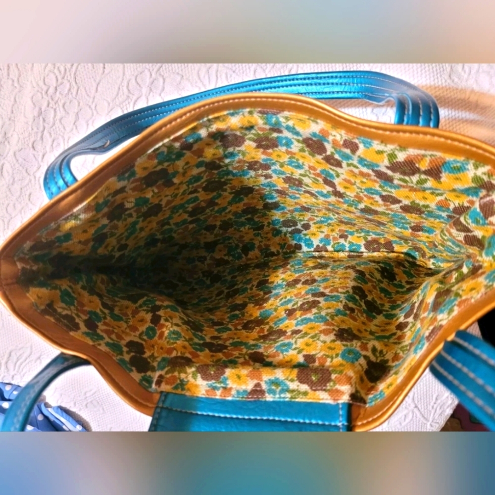 Super Cool And Unique Vintage Blue and Gold Women's Tote Bag. Vegan - Vinyl - Picture 2 of 8